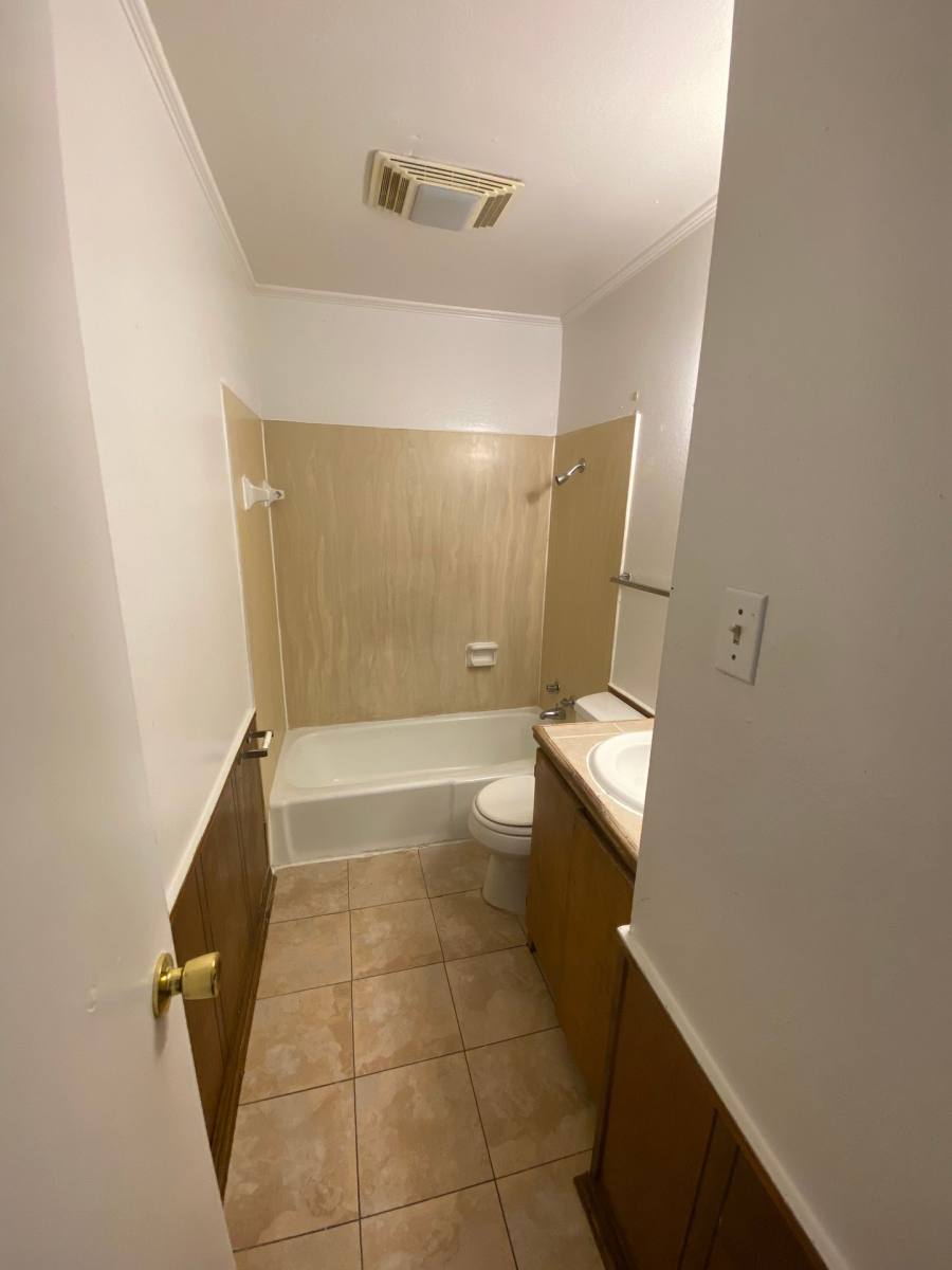 Apartment for rent at 2401 NW Evangeline Thwy, Lafayette, LA 70501