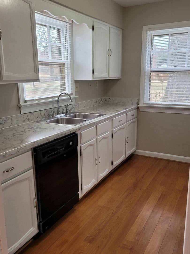 Townhouse for rent at 464 Westover Mews, Norfolk, VA 23507