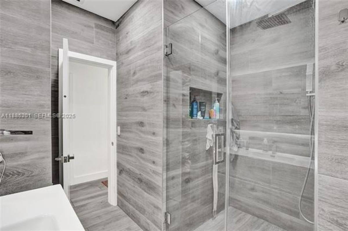 House for rent at 3784 Sheridan Ave, Miami Beach, FL 33140