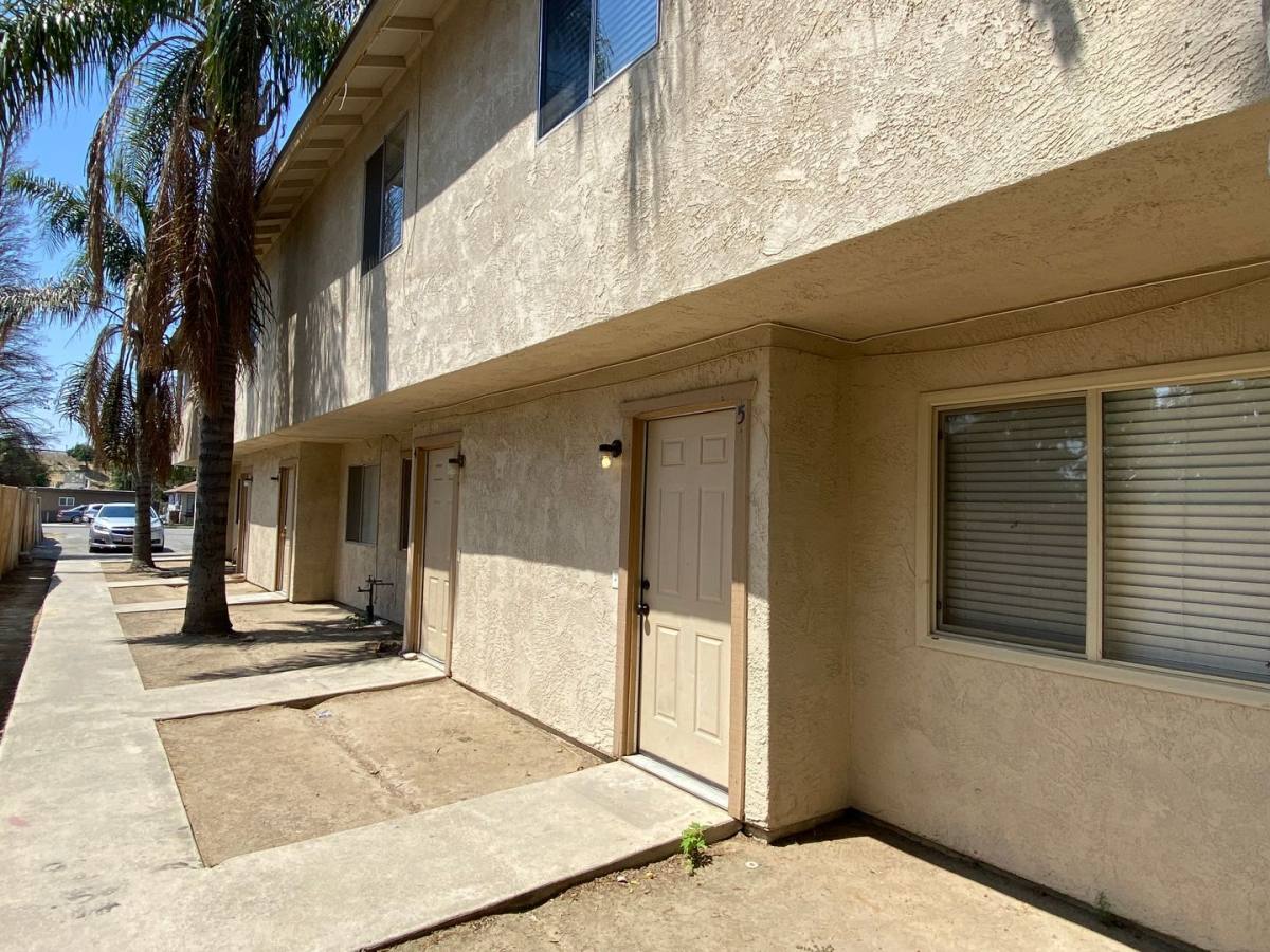 Apartment for rent at 516 28th St, Bakersfield, CA 93301
