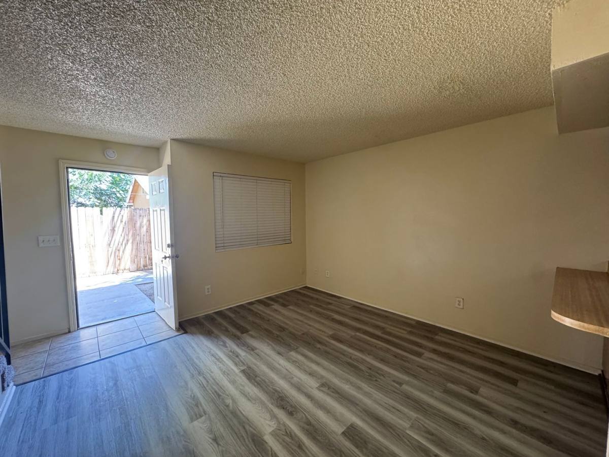 Apartment for rent at 516 28th St, Bakersfield, CA 93301