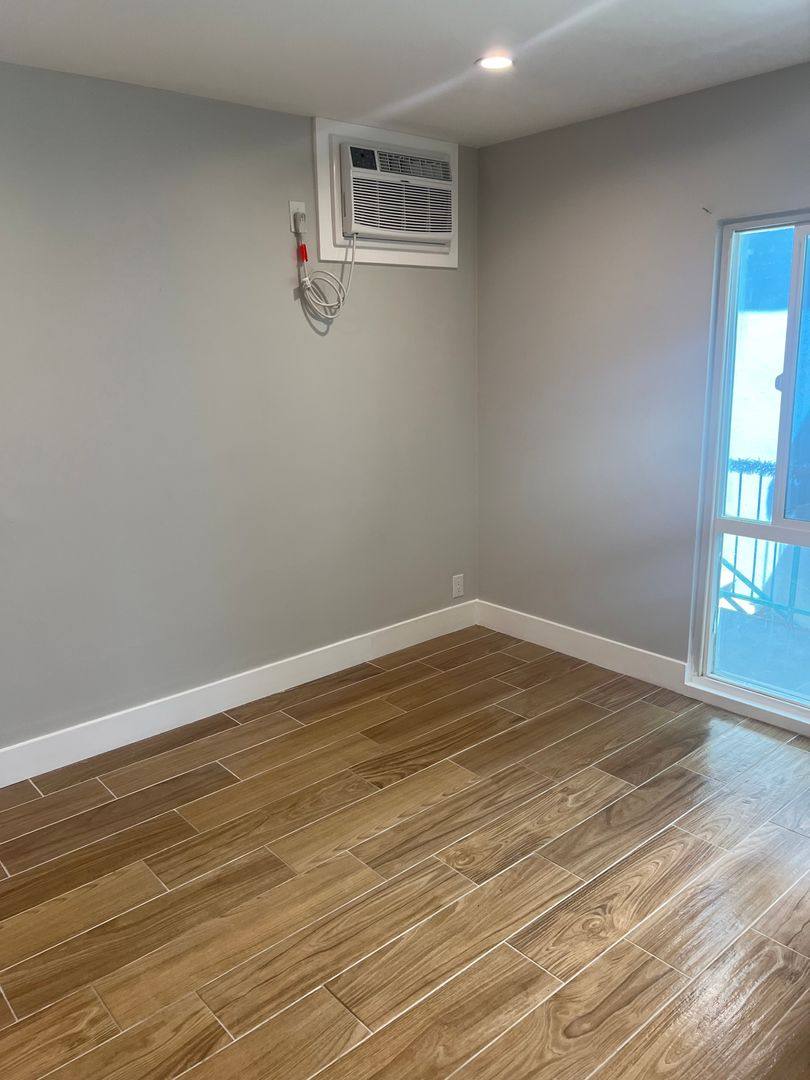 Apartment for rent at 1776 S Rimpau Blvd, Los Angeles, CA 90019