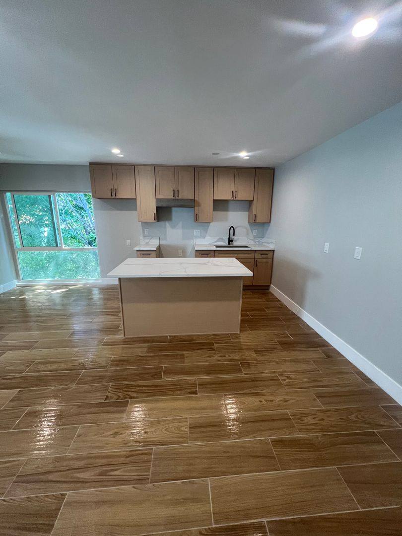 Apartment for rent at 1776 S Rimpau Blvd, Los Angeles, CA 90019