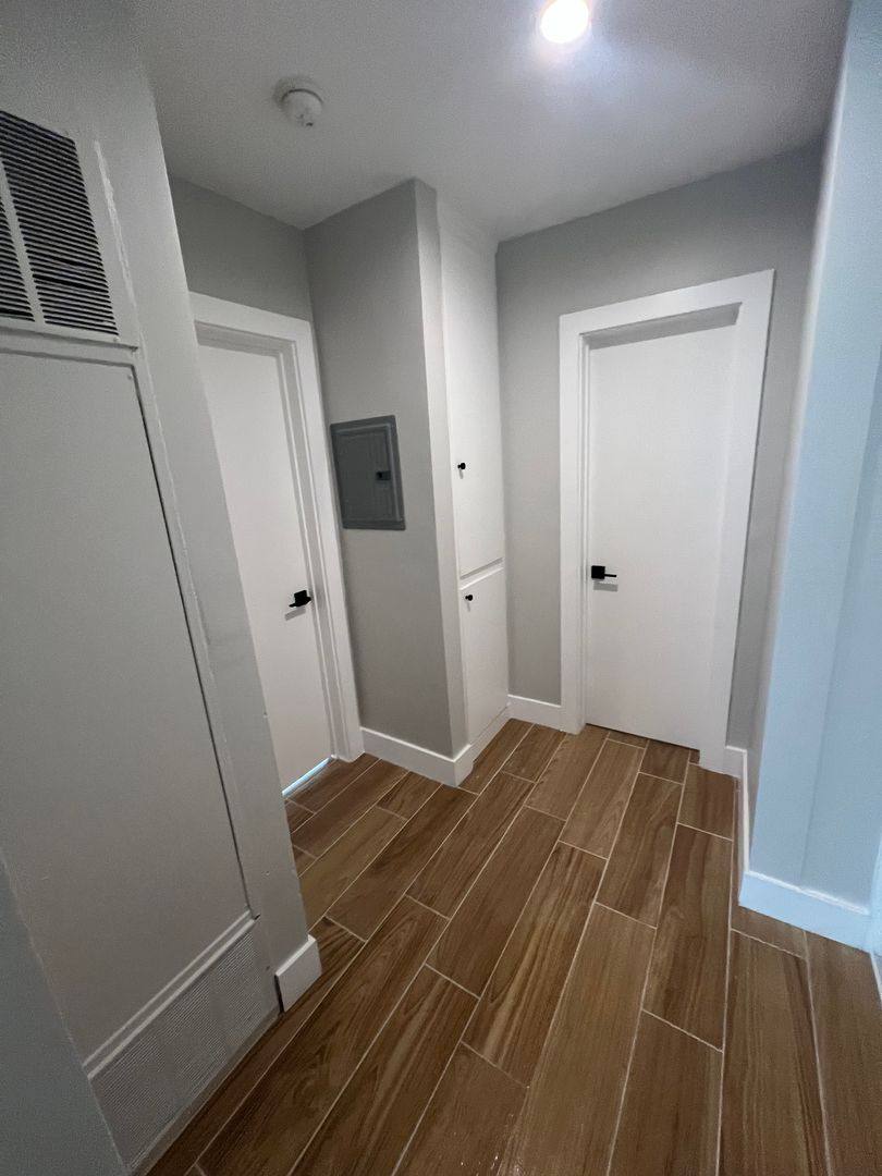 Apartment for rent at 1776 S Rimpau Blvd, Los Angeles, CA 90019