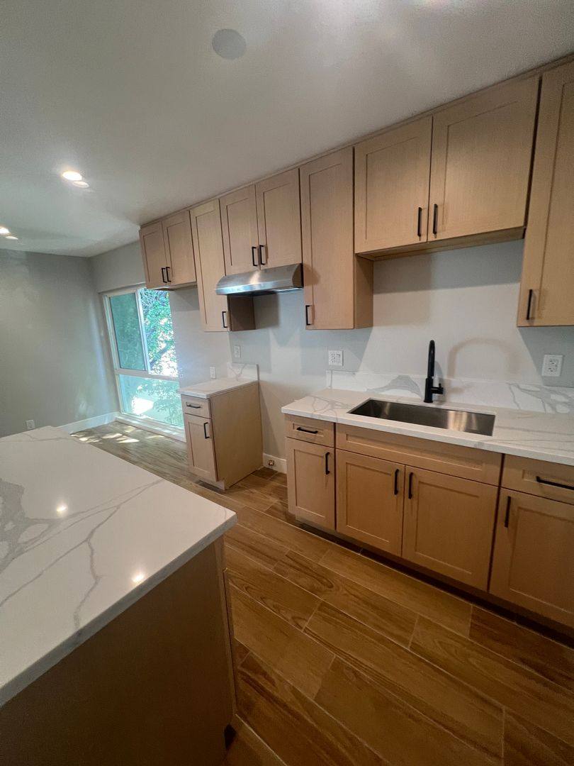 Apartment for rent at 1776 S Rimpau Blvd, Los Angeles, CA 90019