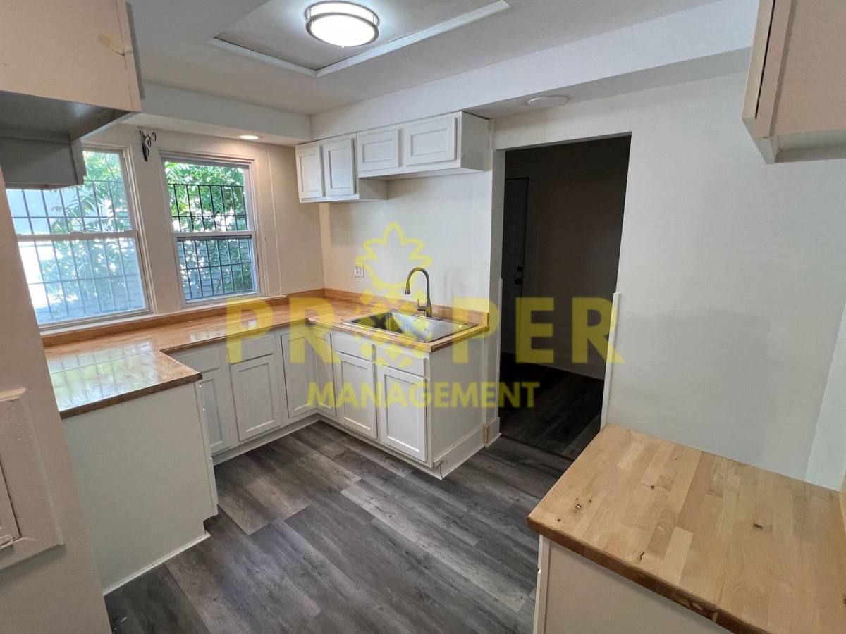 House for rent at 39 E Maplewood Ave, Dayton, OH 45405