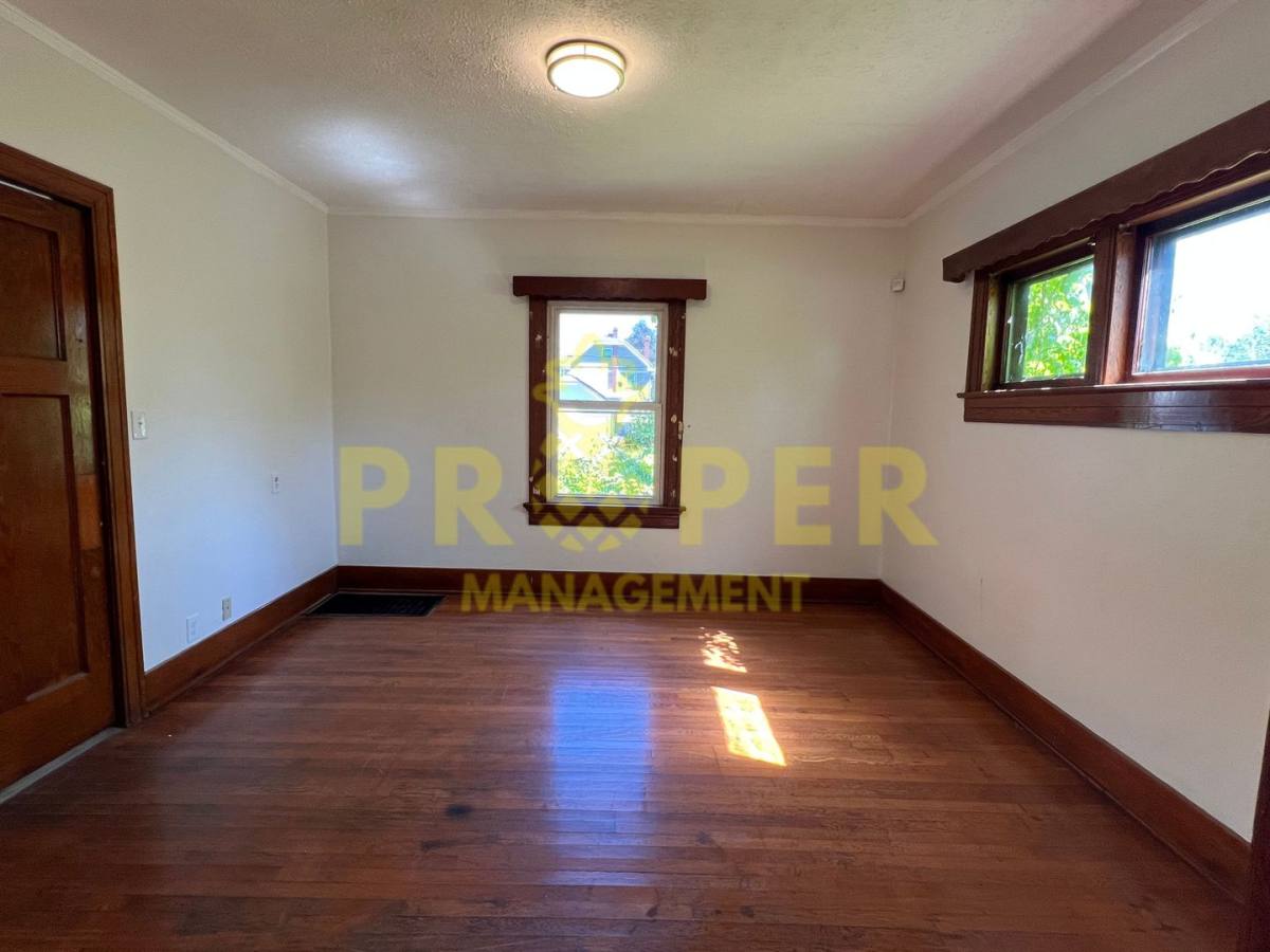 House for rent at 39 E Maplewood Ave, Dayton, OH 45405