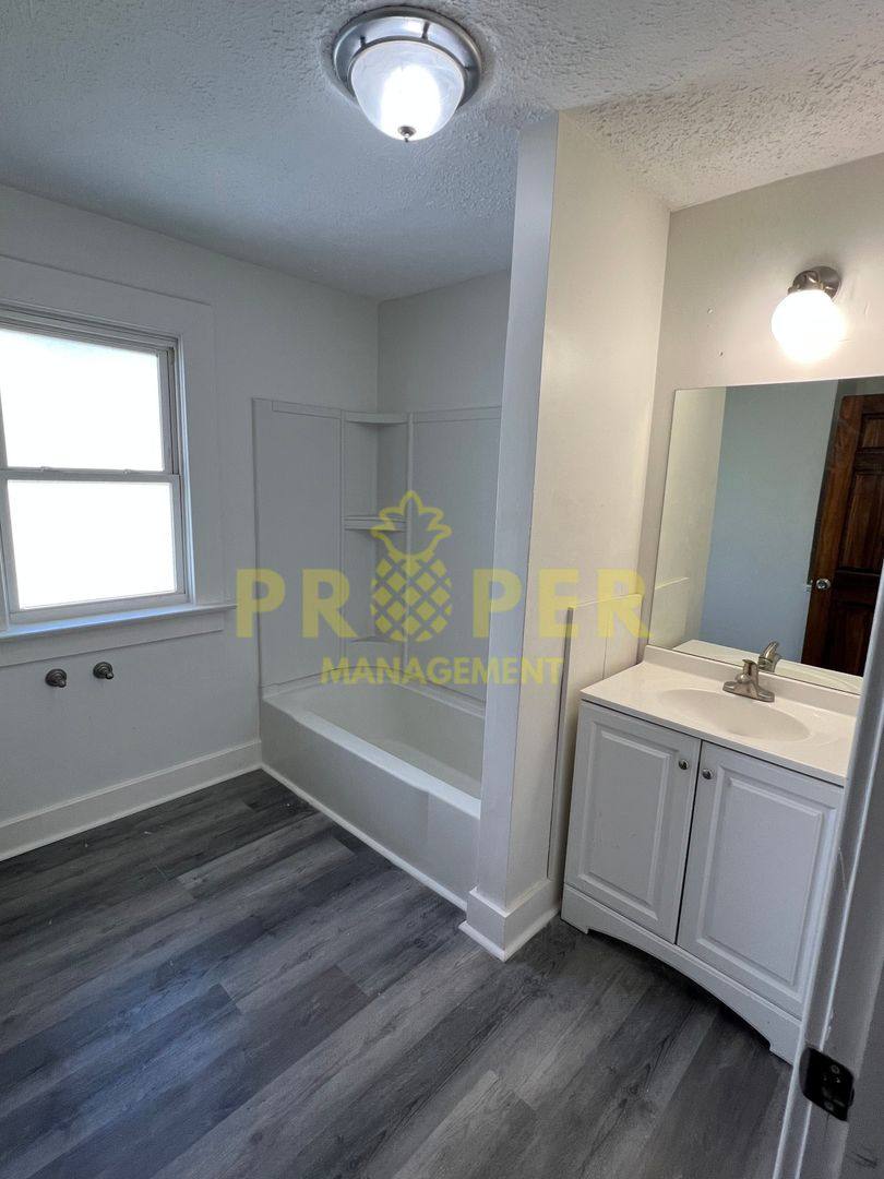 House for rent at 39 E Maplewood Ave, Dayton, OH 45405