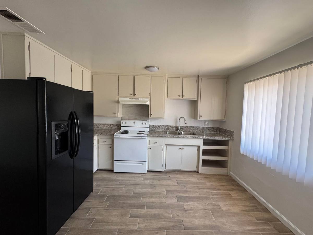 Apartment for rent at 2121 Park Way, Bakersfield, CA 93304