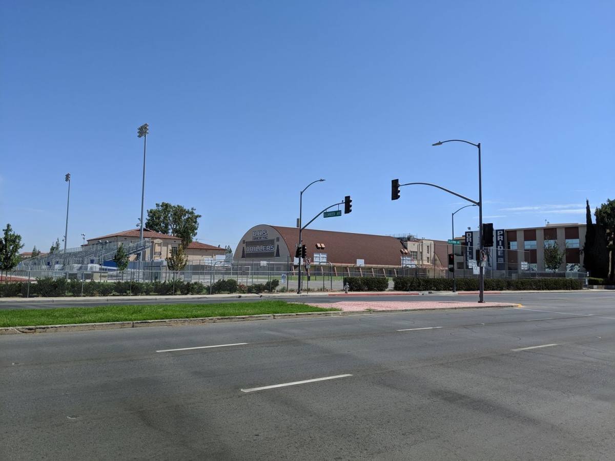 Apartment for rent at 2121 Park Way, Bakersfield, CA 93304