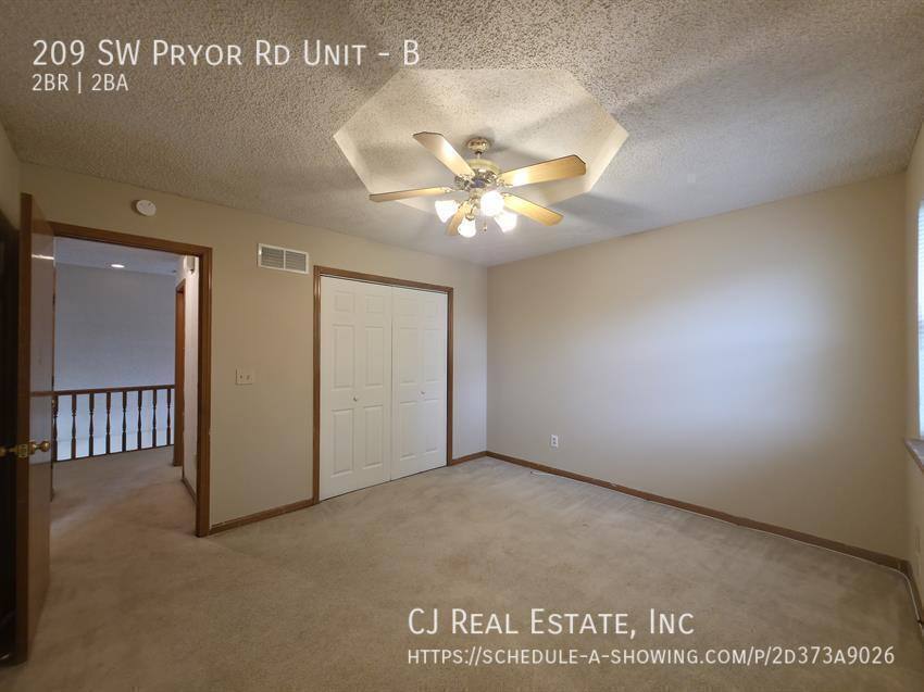 Townhouse for rent at 209 SW Pryor Rd #B, Lees Summit, MO 64081