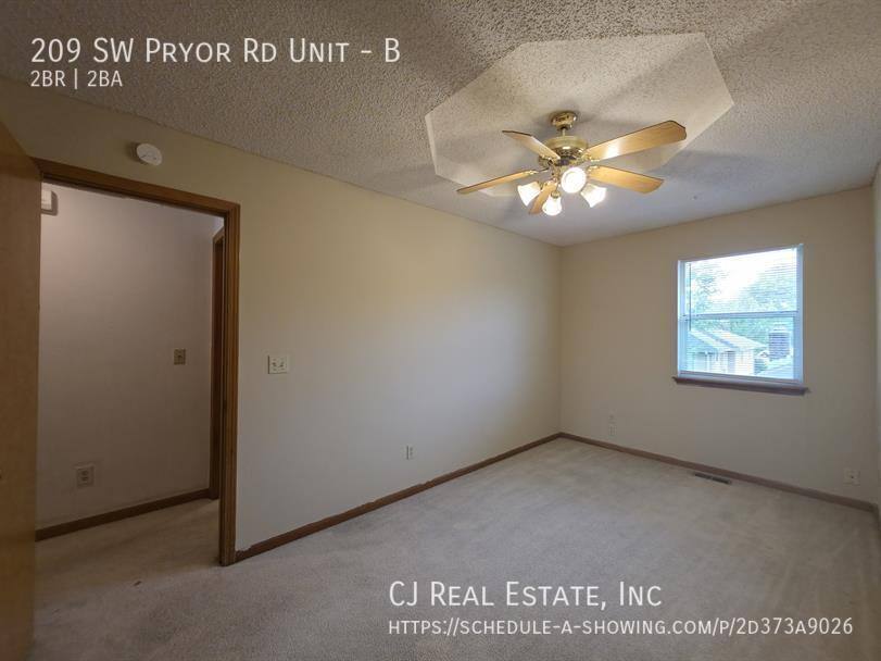 Townhouse for rent at 209 SW Pryor Rd #B, Lees Summit, MO 64081