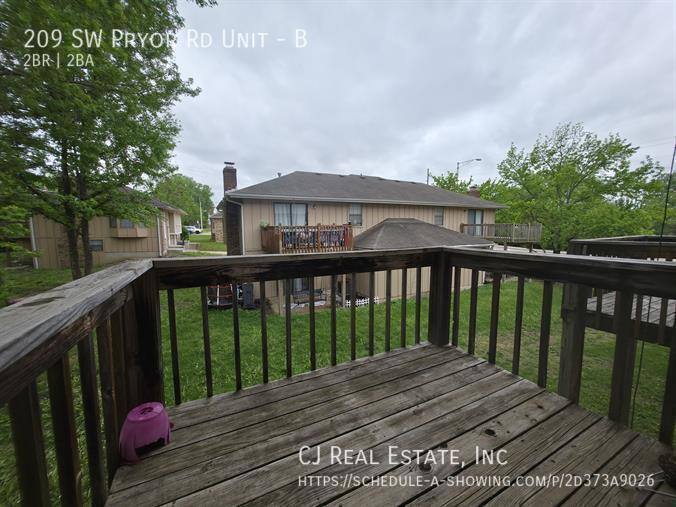 Townhouse for rent at 209 SW Pryor Rd #B, Lees Summit, MO 64081