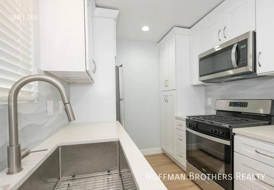 Apartment for rent at 4185 N Broadway, Redondo Beach, CA 90277