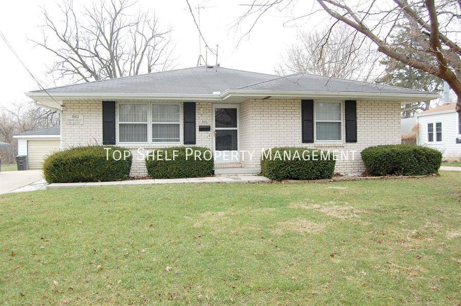 Apartment for rent at 3810 SW 12th St #2, Des Moines, IA 50315