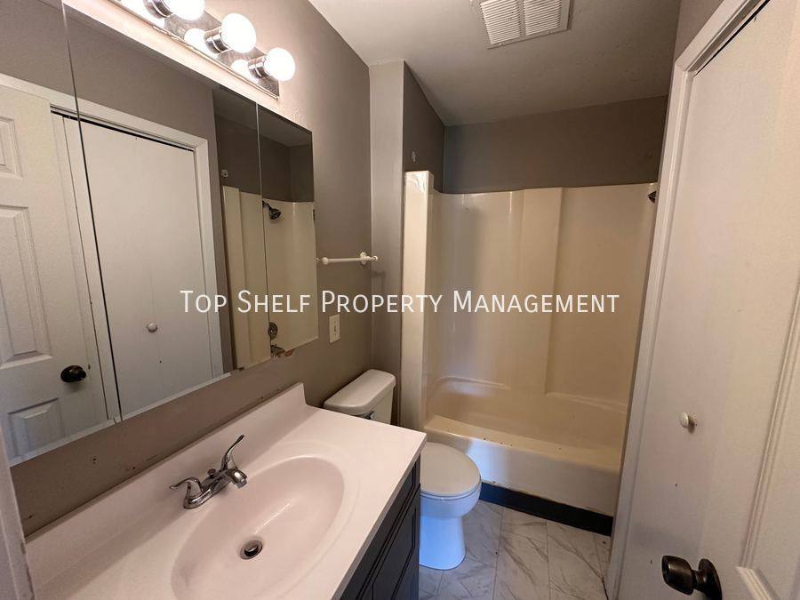 Apartment for rent at 3810 SW 12th St #2, Des Moines, IA 50315
