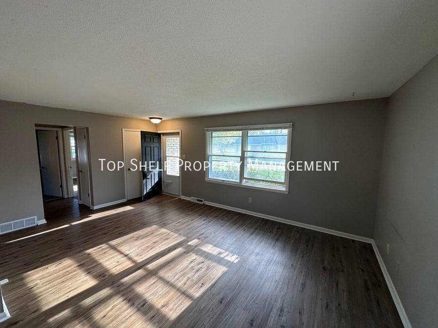 Apartment for rent at 3810 SW 12th St #2, Des Moines, IA 50315