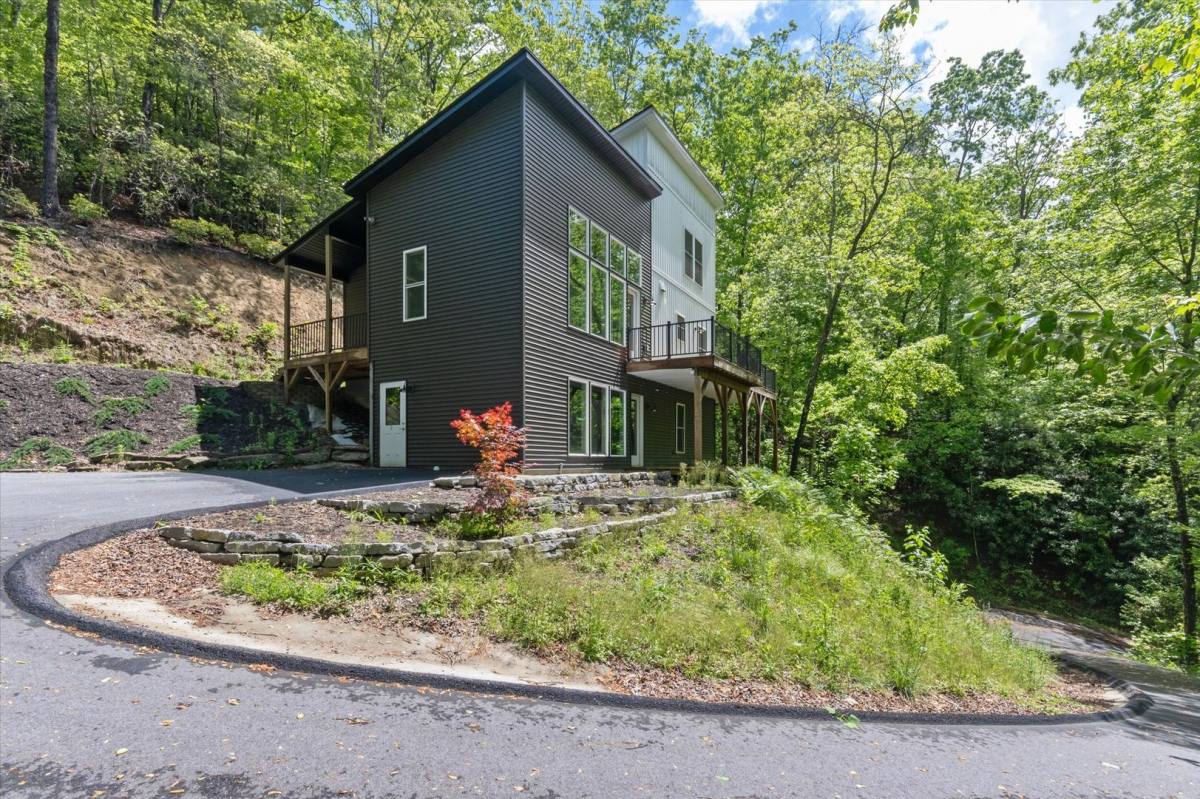 House for rent at 136 Blythe Rd, Brevard, NC 28712