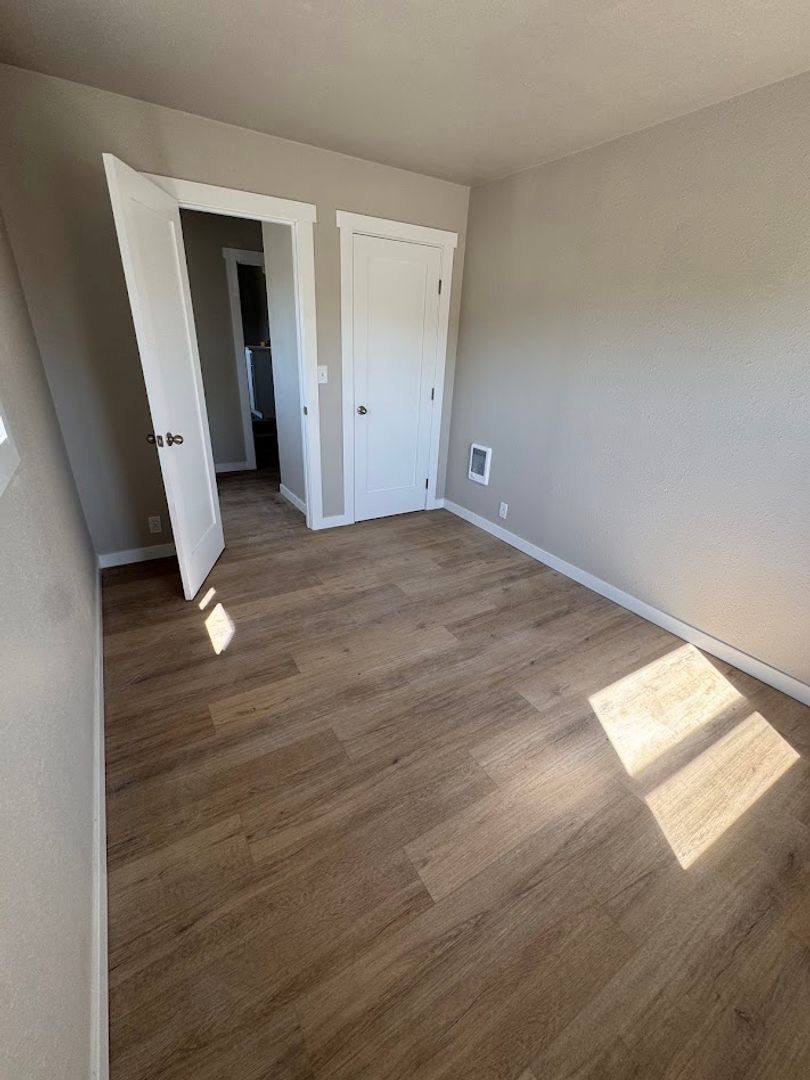 Apartment for rent at 227 S 6th St, Cottage Grove, OR 97424
