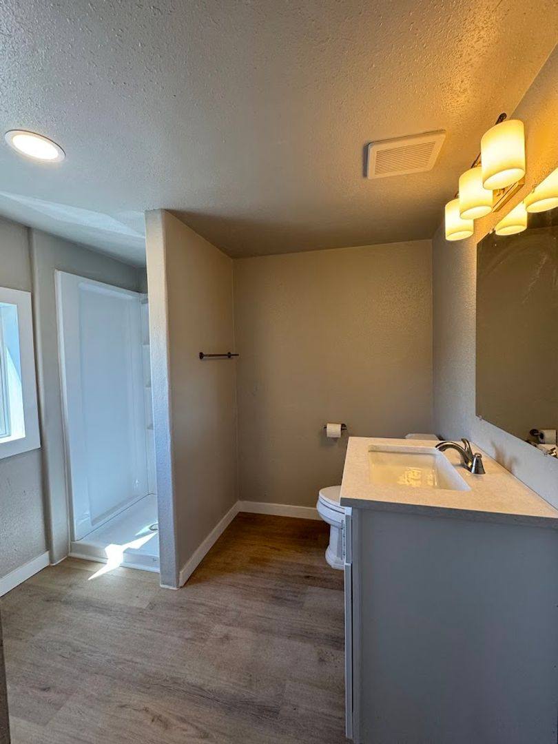 Apartment for rent at 227 S 6th St, Cottage Grove, OR 97424