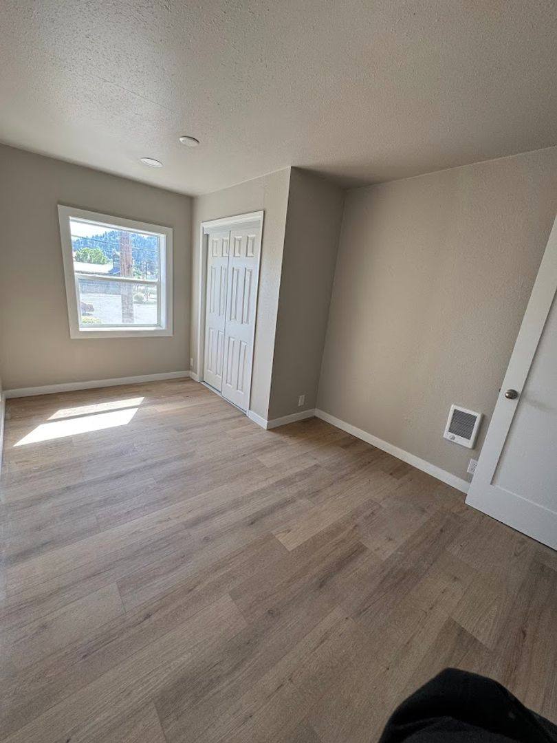 Apartment for rent at 227 S 6th St, Cottage Grove, OR 97424