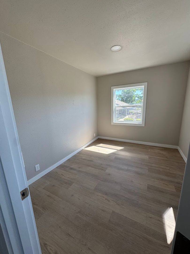 Apartment for rent at 227 S 6th St, Cottage Grove, OR 97424