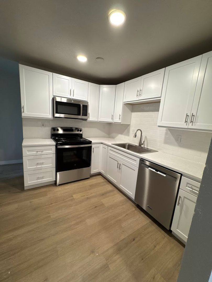 Apartment for rent at 227 S 6th St, Cottage Grove, OR 97424