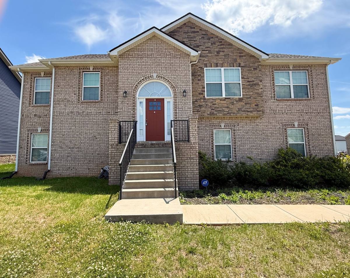 House for rent at 350 Dugger Dr, Clarksville, TN 37040