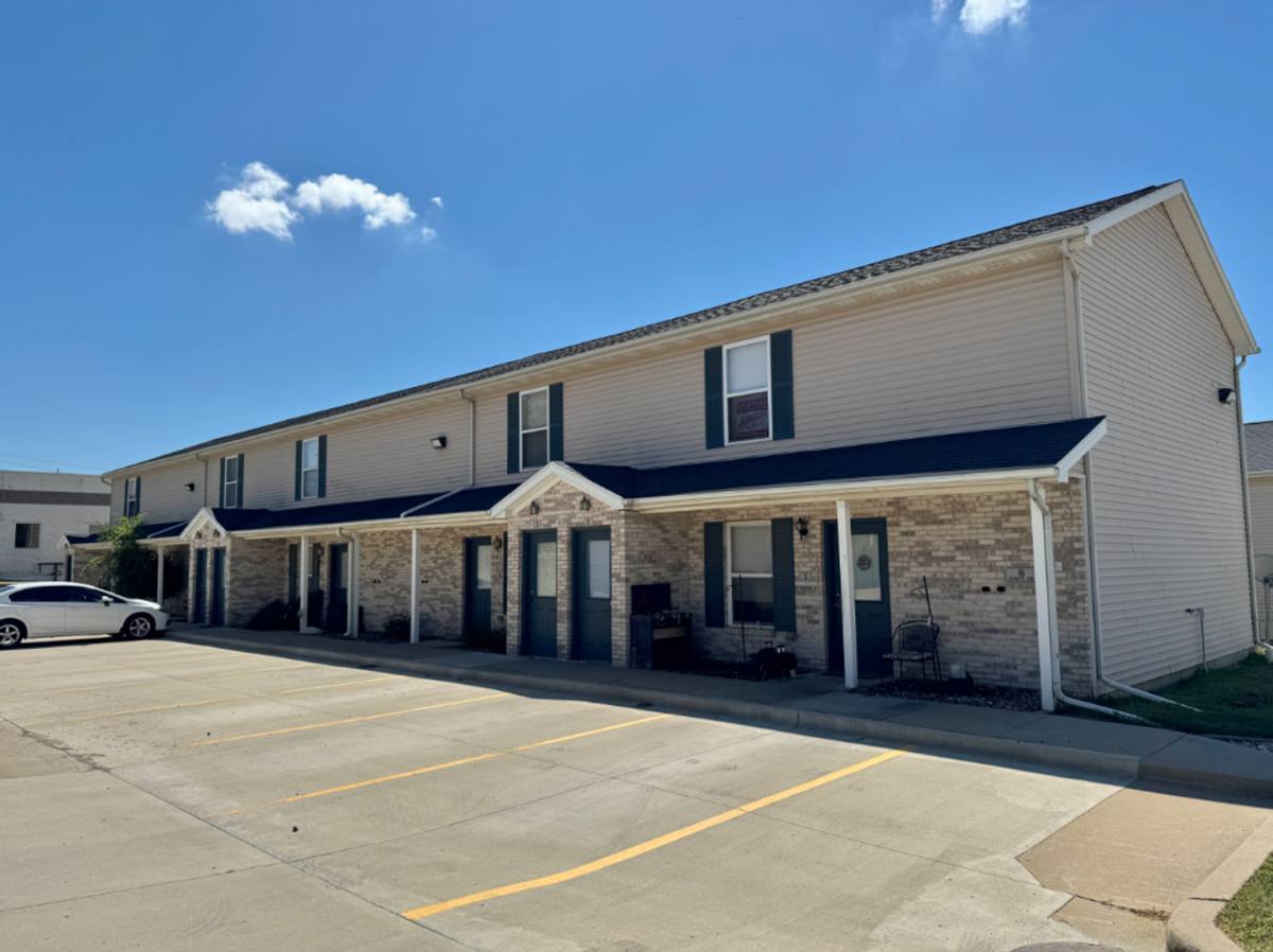 Apartment for rent at 1 Tom's Dr, Bloomington, IL 61701