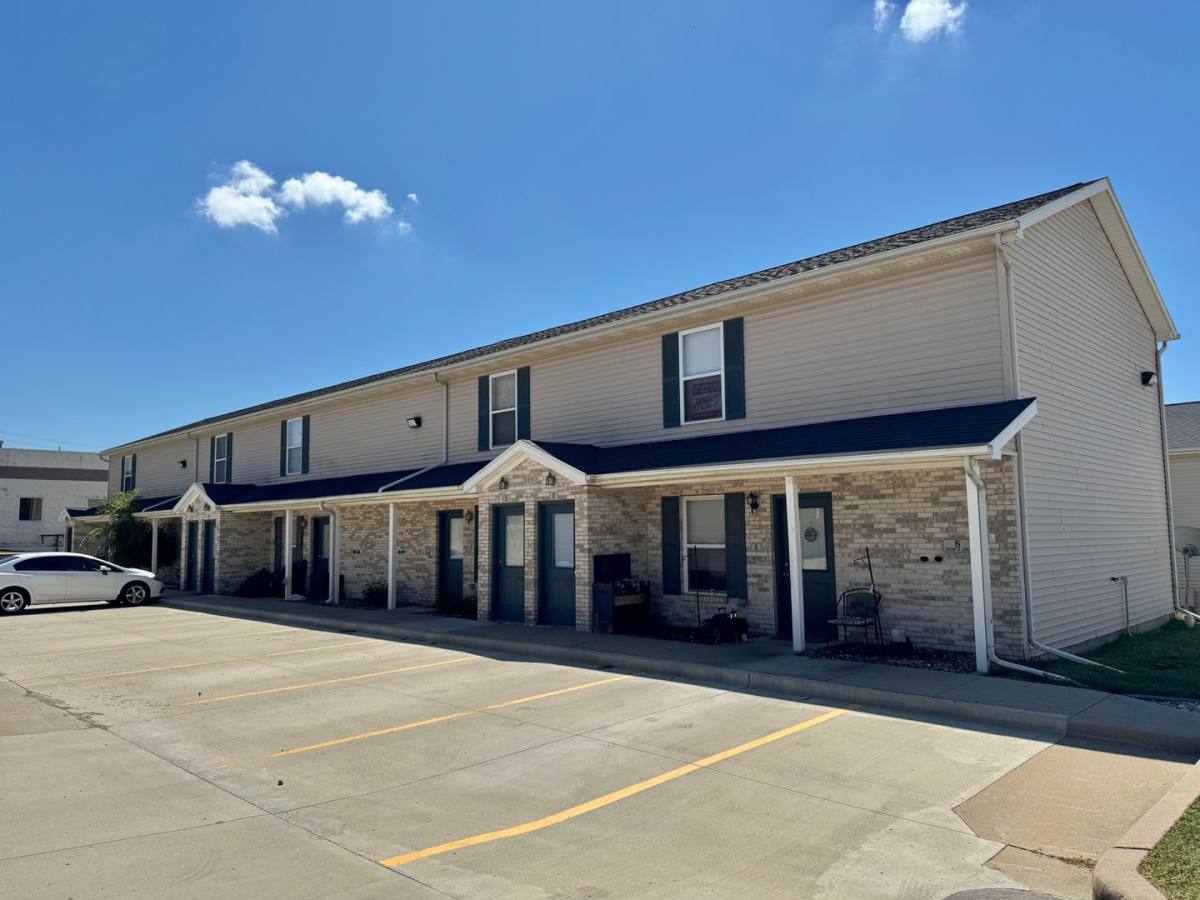 Apartment for rent at 1 Tom's Dr, Bloomington, IL 61701