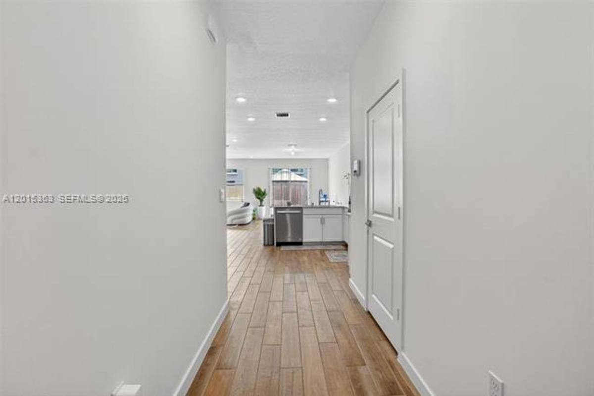 Townhouse for rent at 163 NE 13th Circle, Homestead, FL 33033