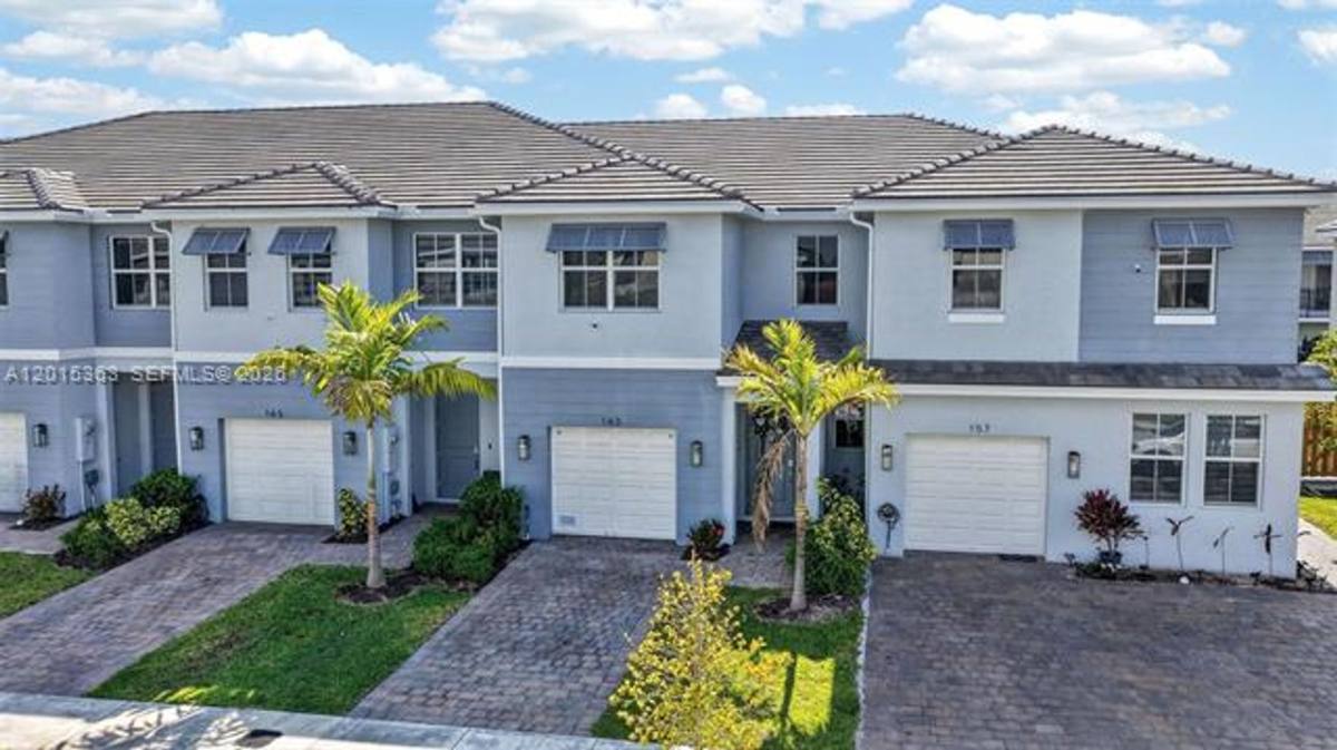 Townhouse for rent at 163 NE 13th Circle, Homestead, FL 33033
