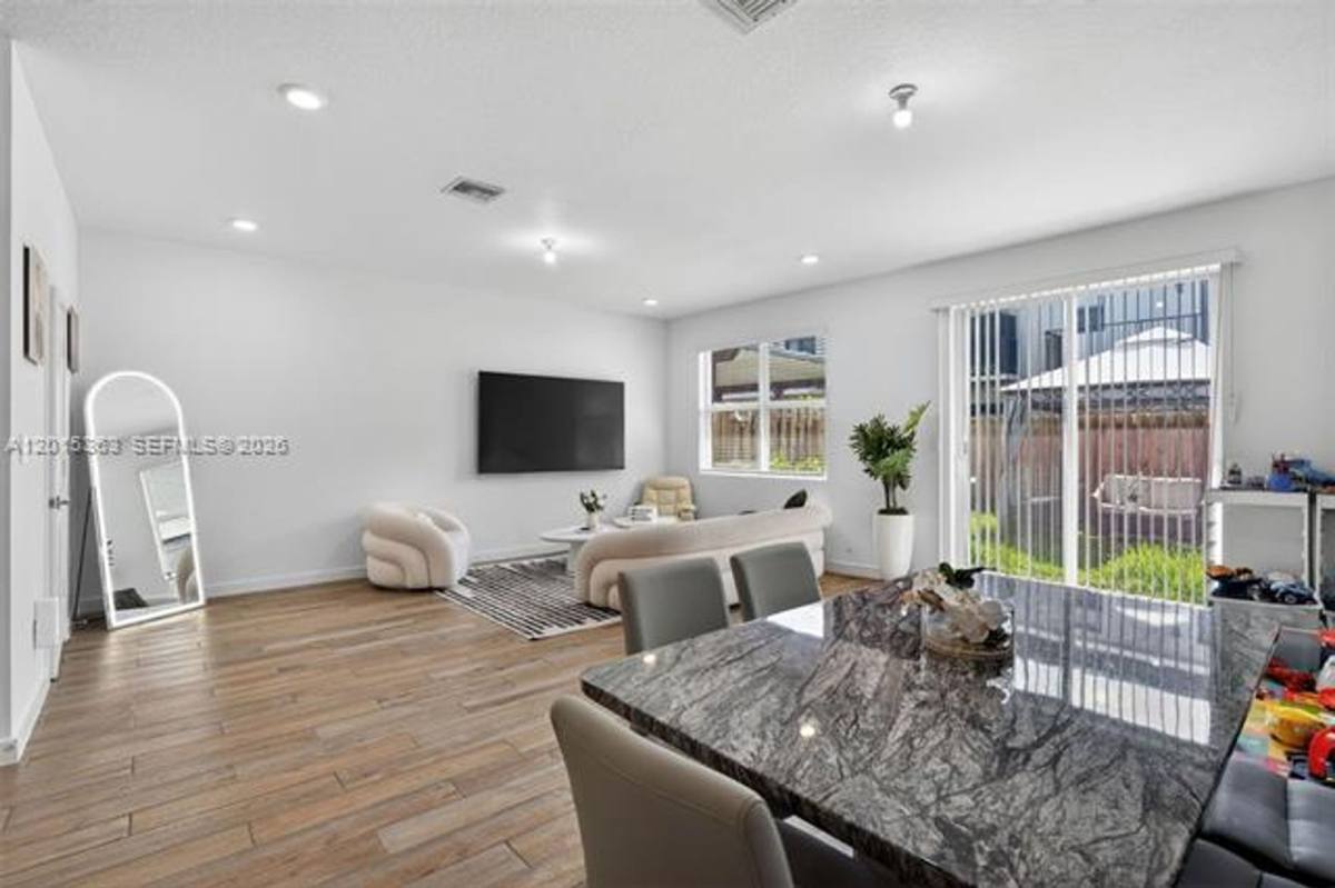 Townhouse for rent at 163 NE 13th Circle, Homestead, FL 33033