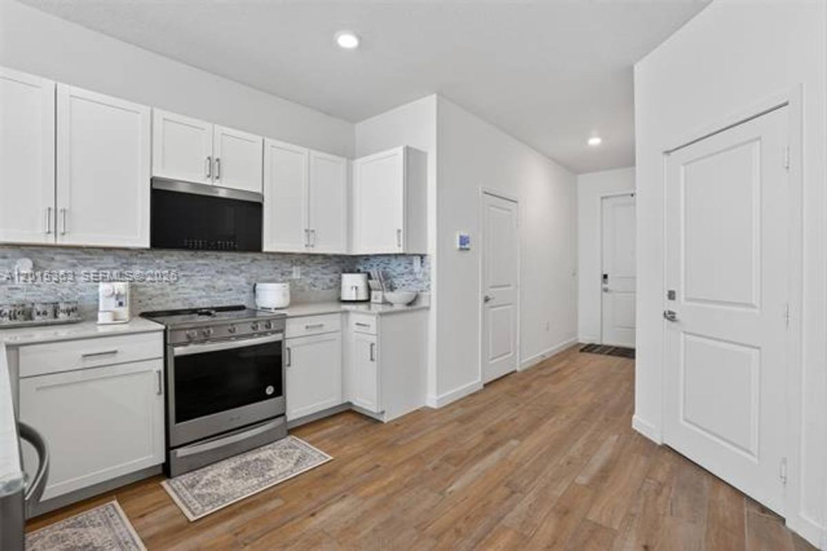 Townhouse for rent at 163 NE 13th Circle, Homestead, FL 33033