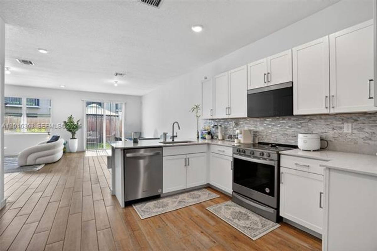 Townhouse for rent at 163 NE 13th Circle, Homestead, FL 33033