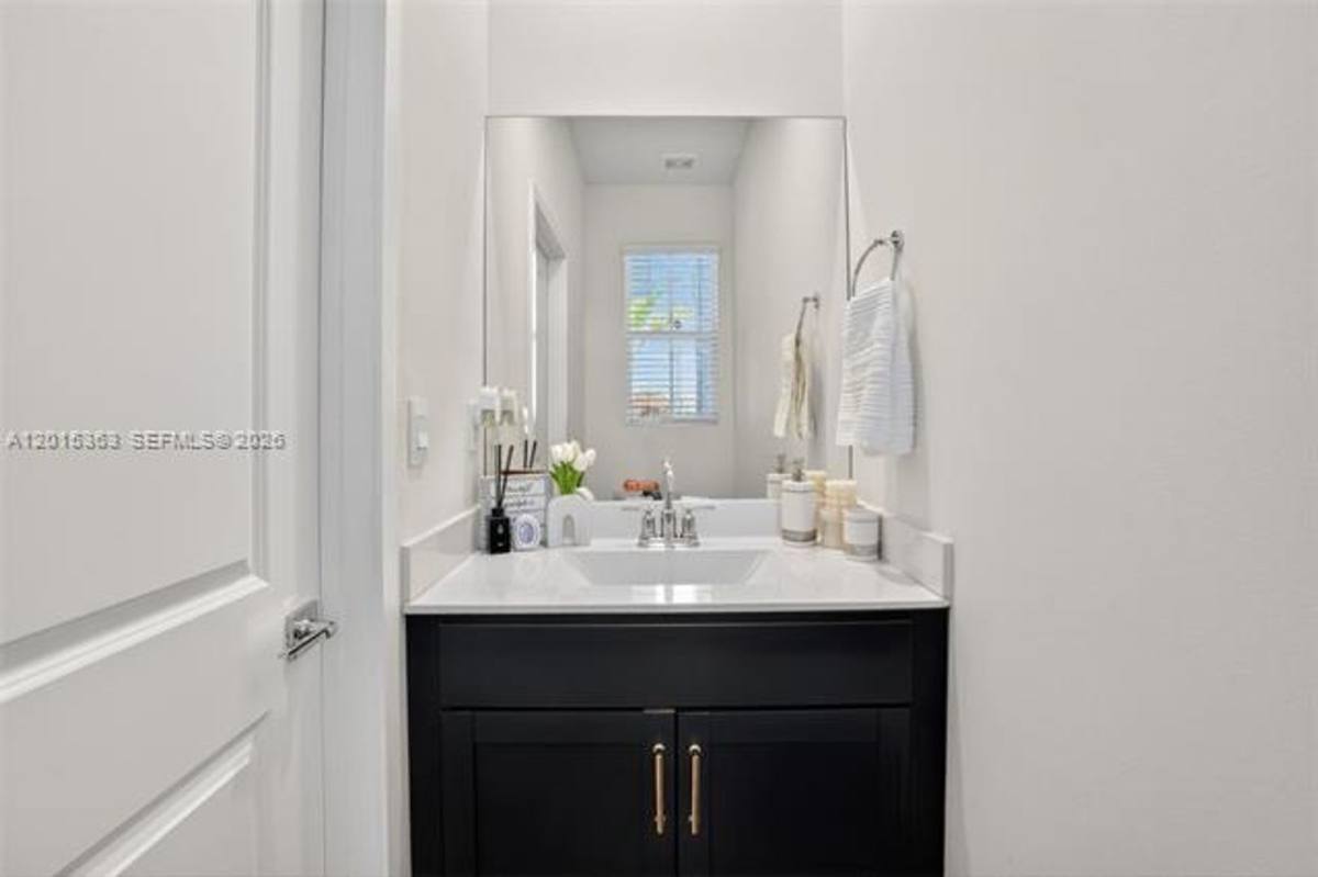 Townhouse for rent at 163 NE 13th Circle, Homestead, FL 33033