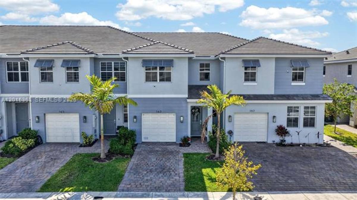 Townhouse for rent at 163 NE 13th Circle, Homestead, FL 33033