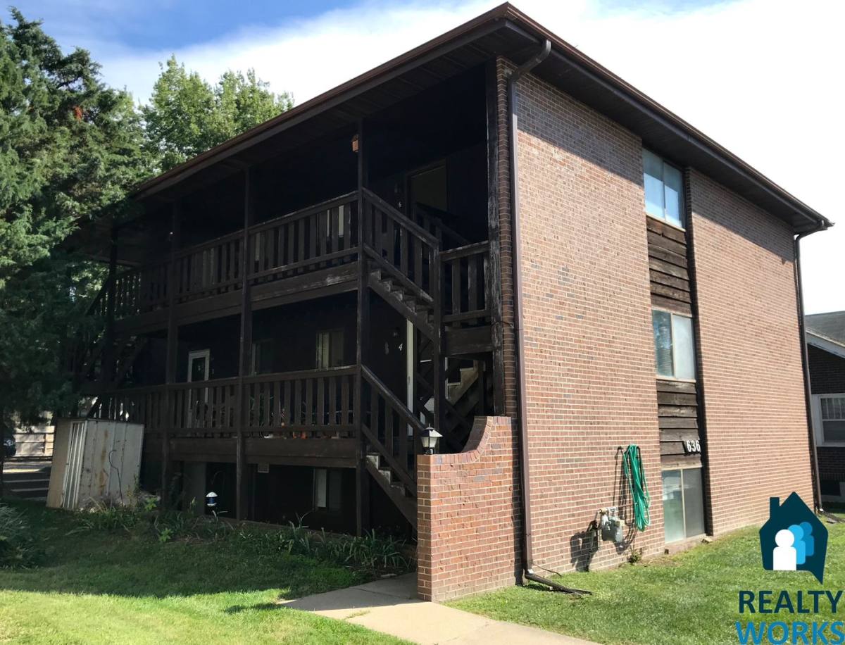 Apartment for rent at 636 S 27th St, Lincoln, NE 68510