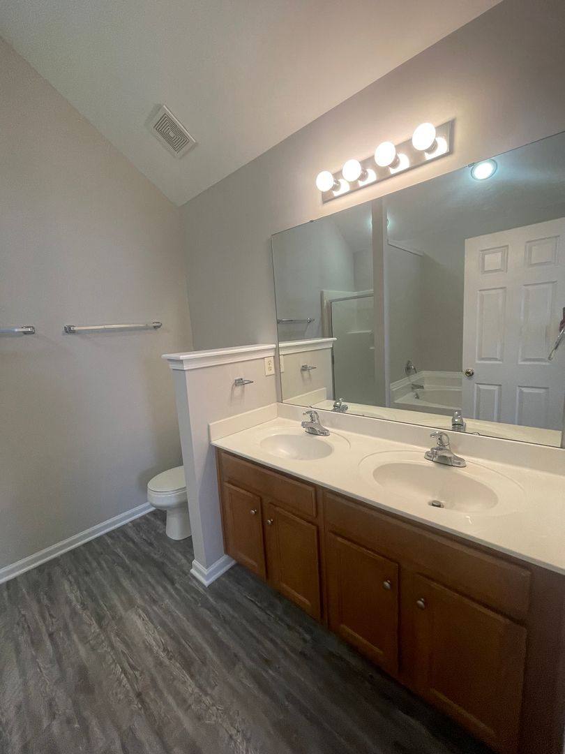 House for rent at 2423 Sunset Oaks Dr, Charlotte, NC 28216