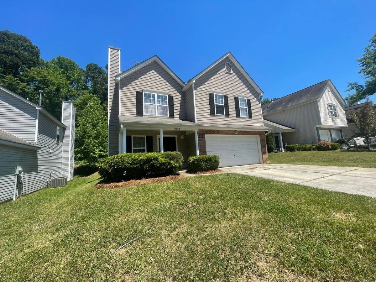House for rent at 2423 Sunset Oaks Dr, Charlotte, NC 28216