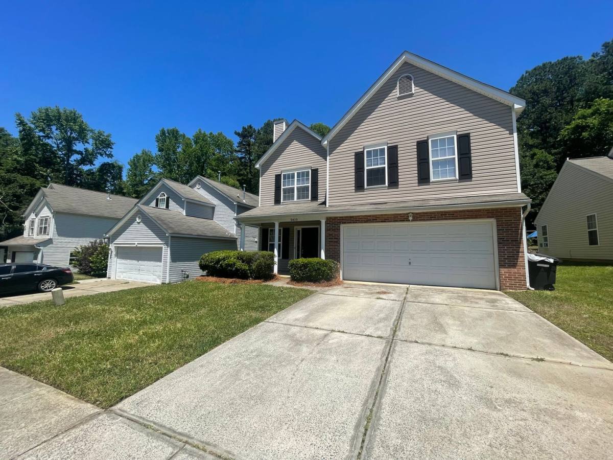 House for rent at 2423 Sunset Oaks Dr, Charlotte, NC 28216
