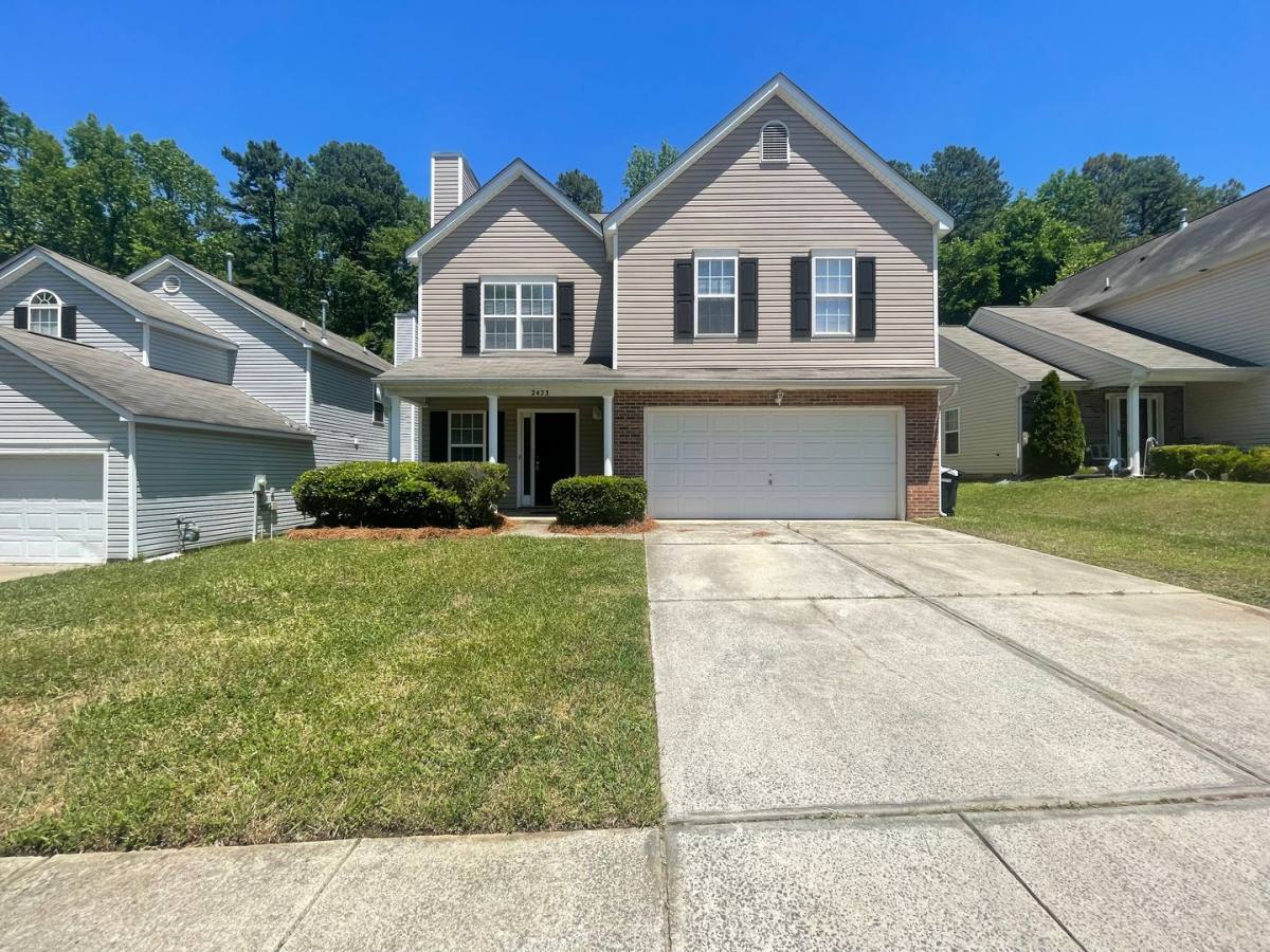 House for rent at 2423 Sunset Oaks Dr, Charlotte, NC 28216