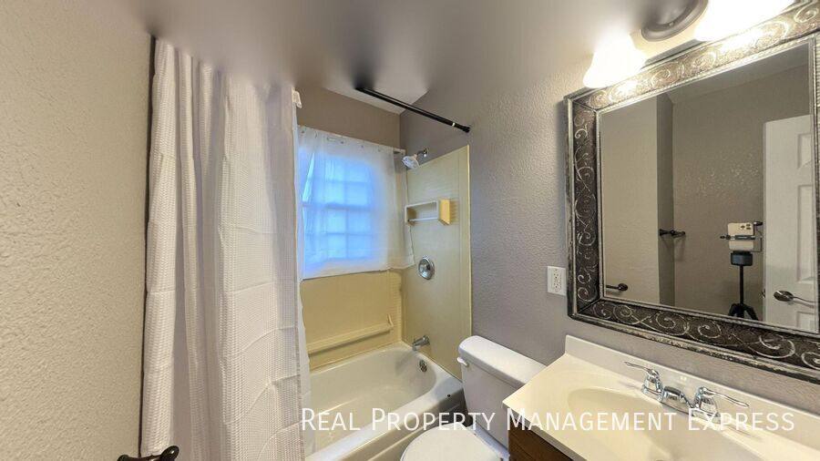 House for rent at 808 S Glendale Ave, Sioux Falls, SD 57104
