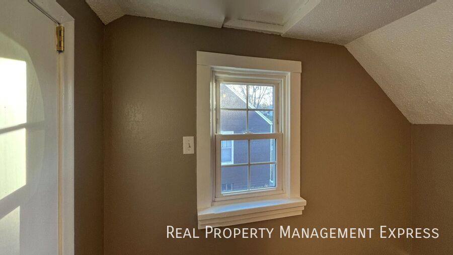 House for rent at 808 S Glendale Ave, Sioux Falls, SD 57104