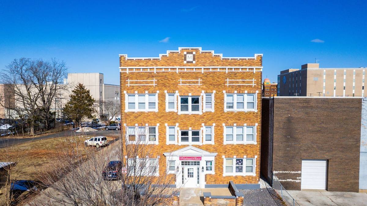 Apartment for rent at 527 E Walnut St, Springfield, MO 65806