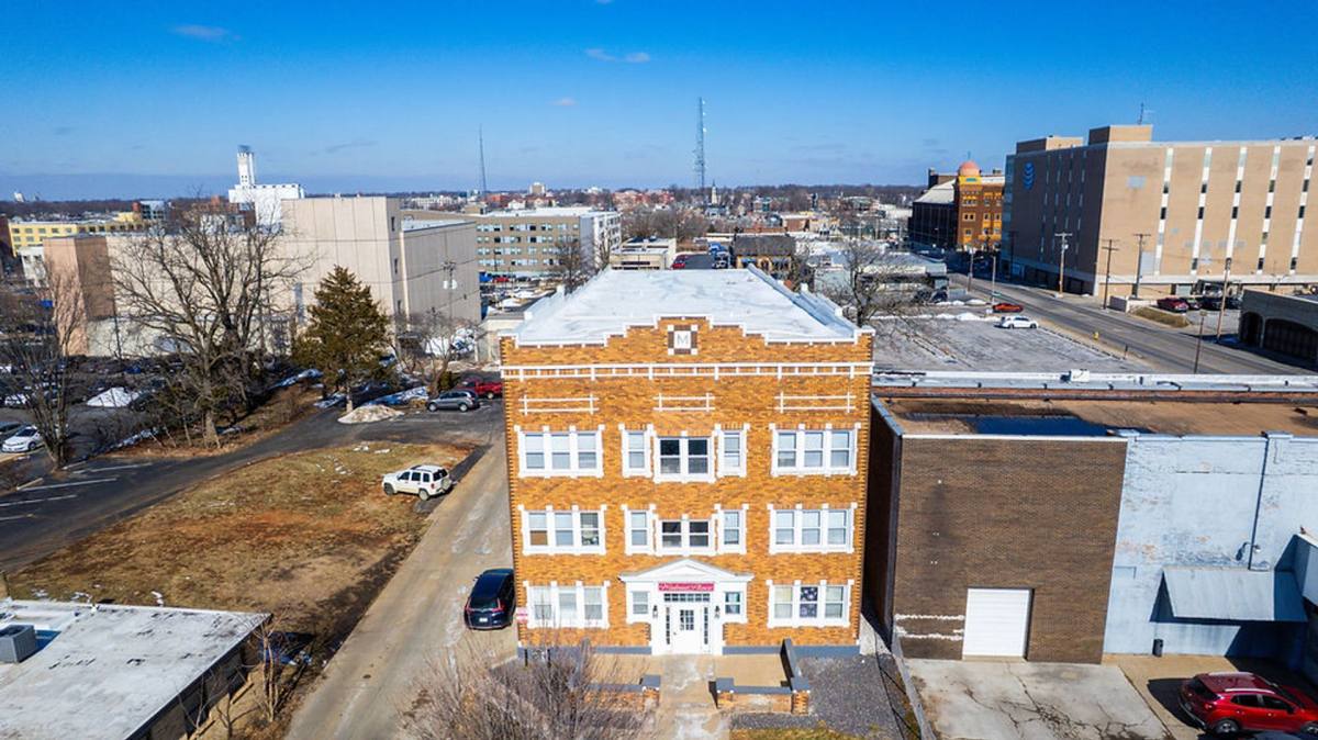 Apartment for rent at 527 E Walnut St, Springfield, MO 65806