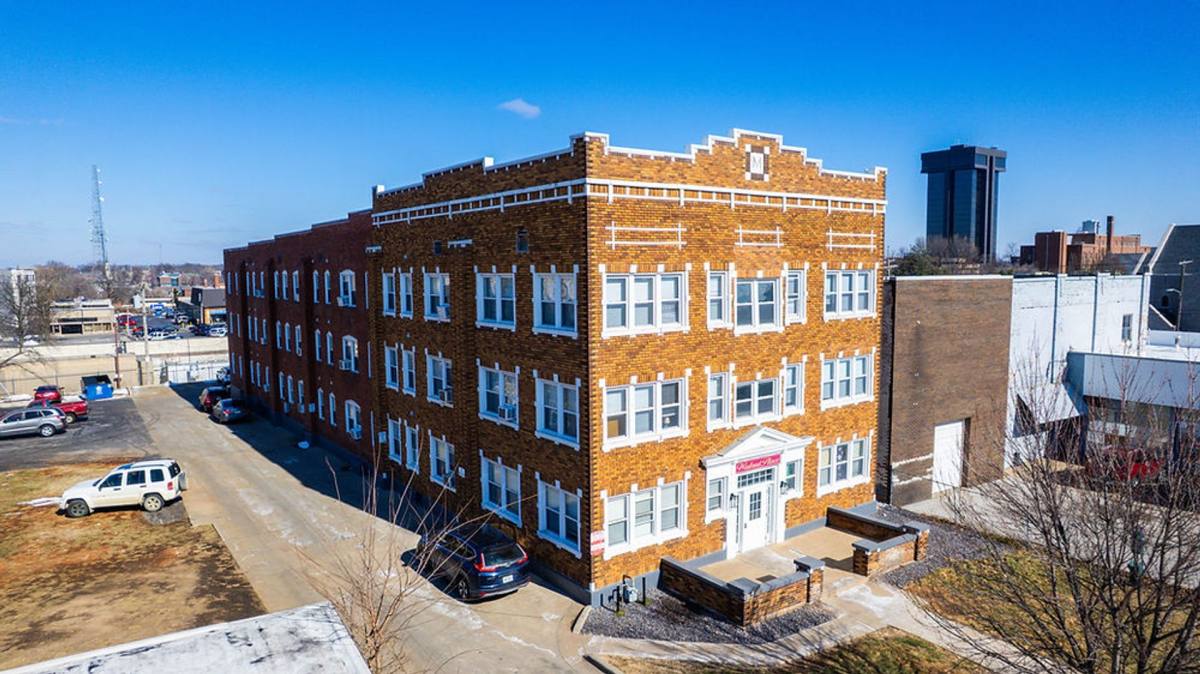 Apartment for rent at 527 E Walnut St, Springfield, MO 65806
