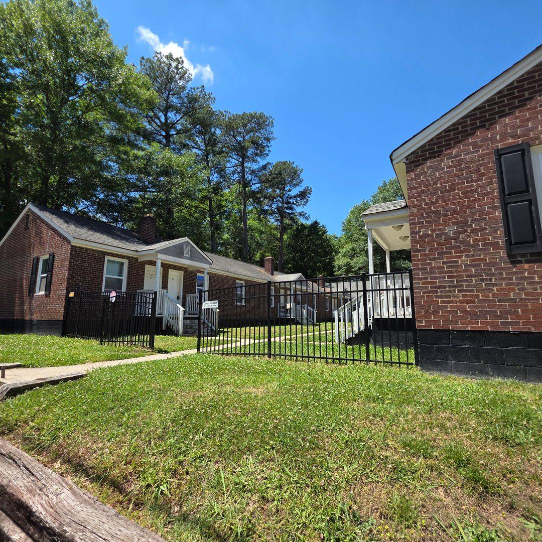 Apartment for rent at 417 S Emerson St, Gastonia, NC 28052