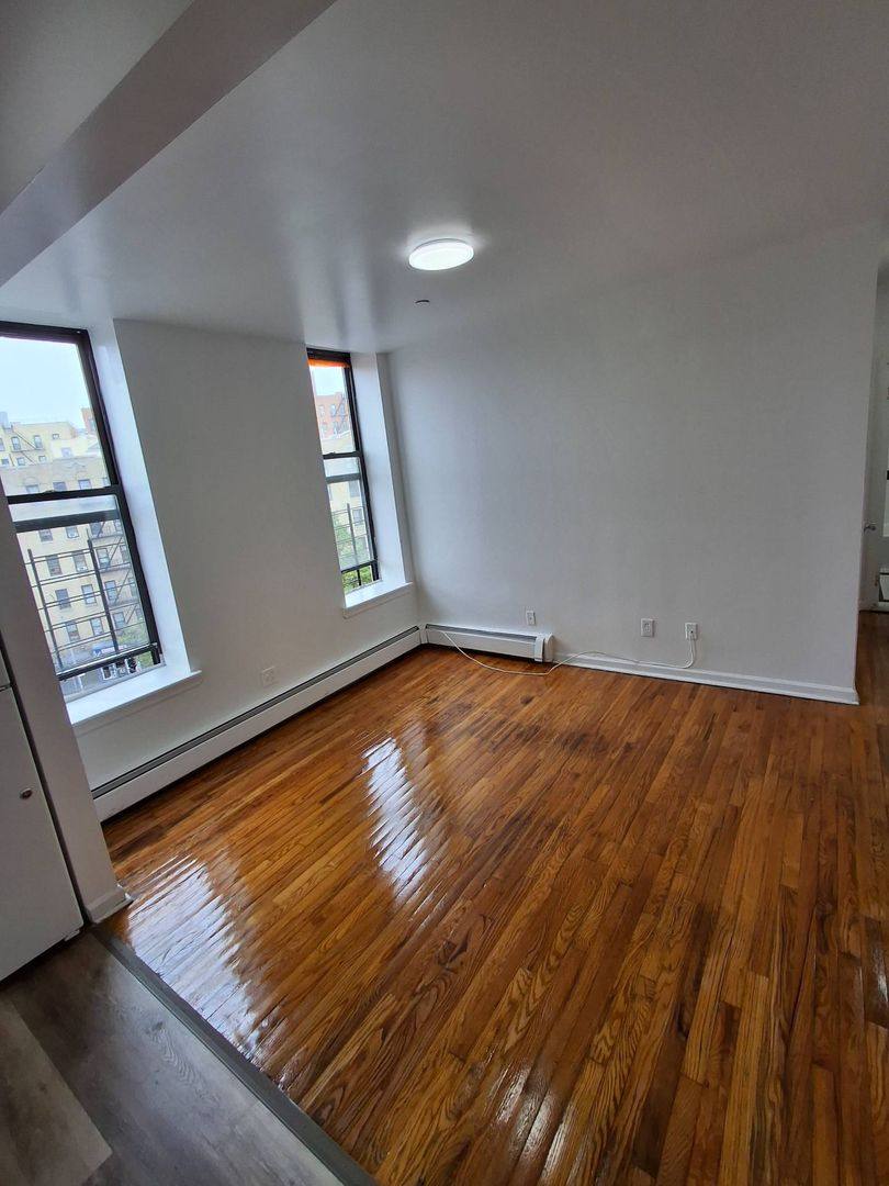 Apartment for rent at 1679 Southern Blvd, Bronx, NY 10460