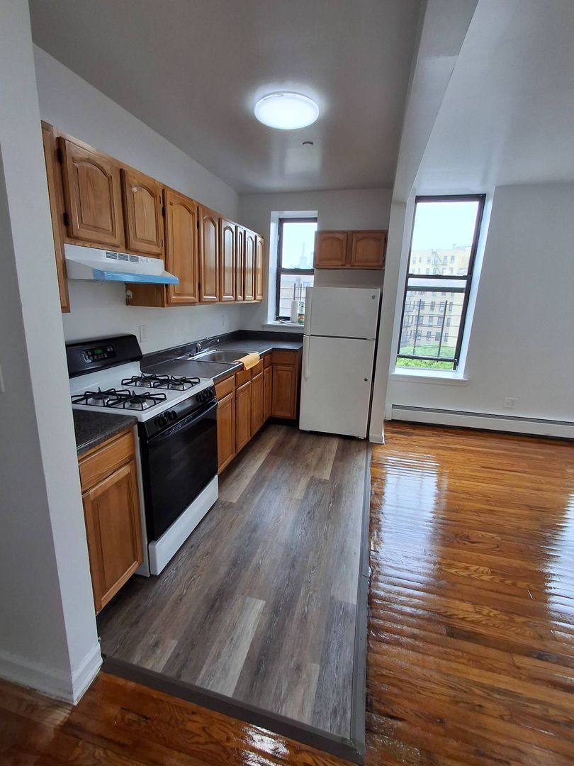 Apartment for rent at 1679 Southern Blvd, Bronx, NY 10460